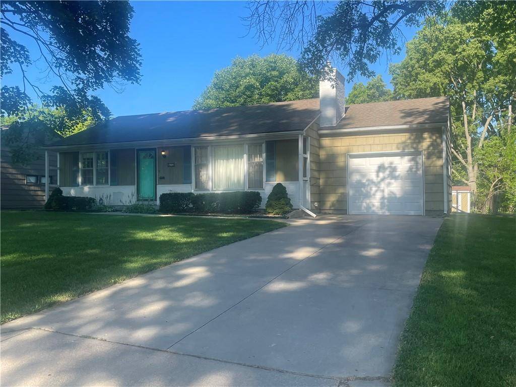 Prairie Village, KS 66208,7504 Briar DR