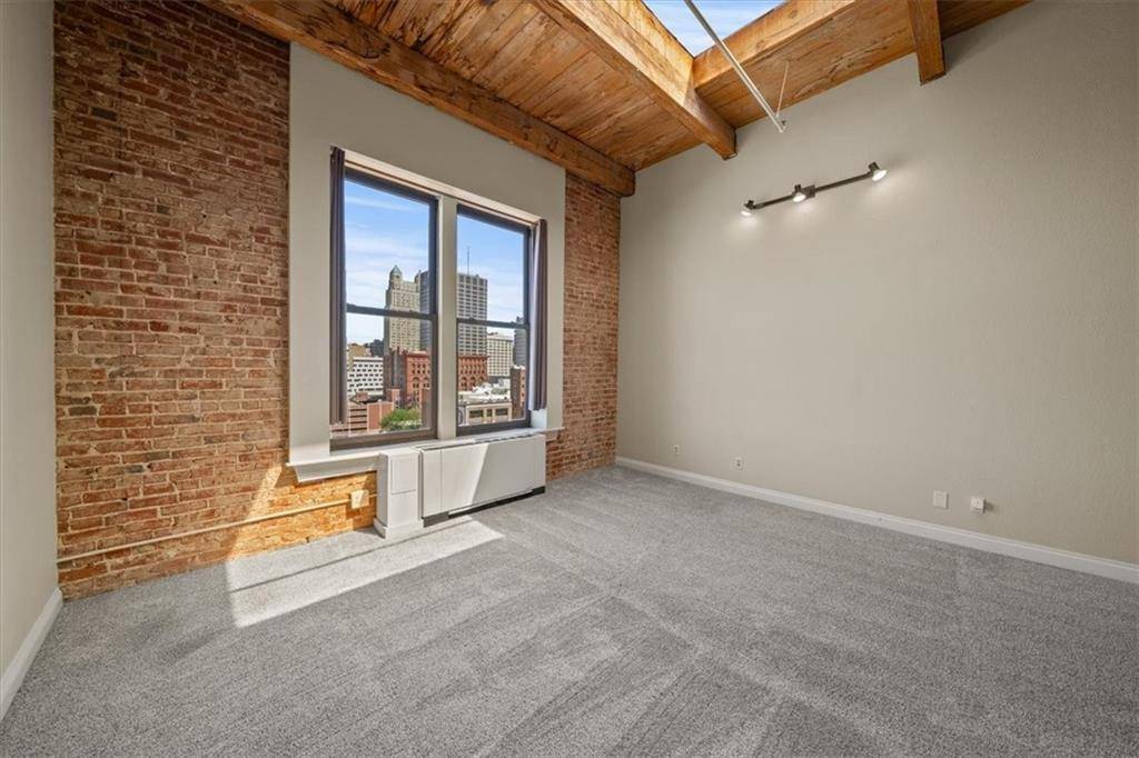 Kansas City, MO 64105,308 W 8th ST #712