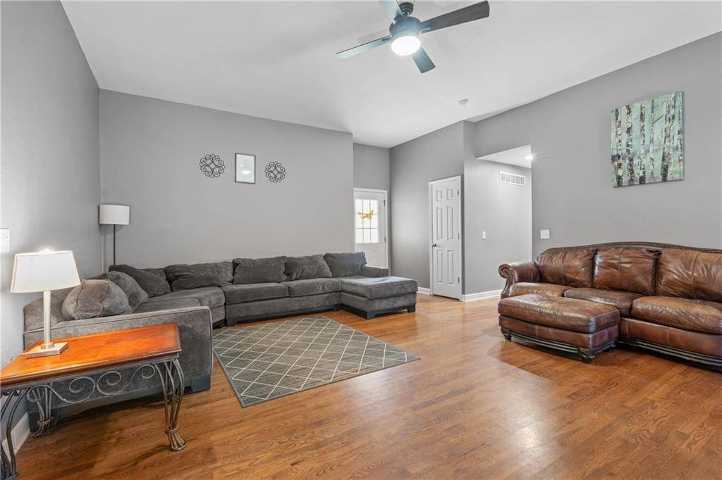 Harrisonville, MO 64701,1302 S Independence ST