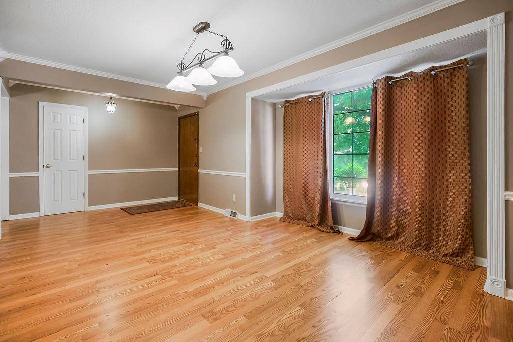 Blue Springs, MO 64015,700 NW Canterbury RD