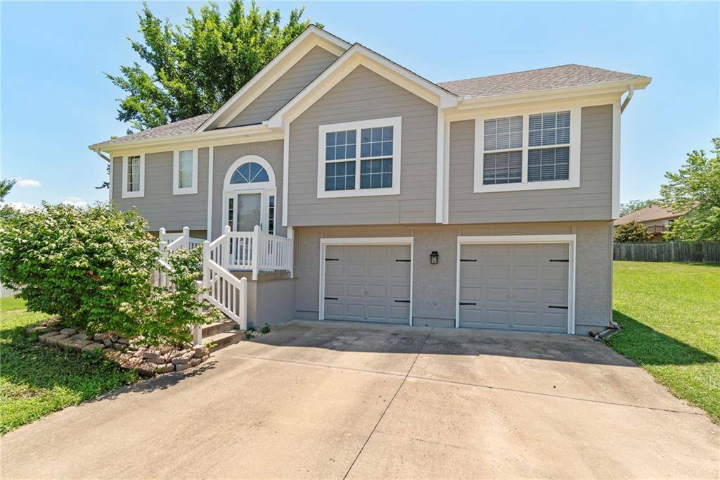 Raymore, MO 64083,401 Granite CT