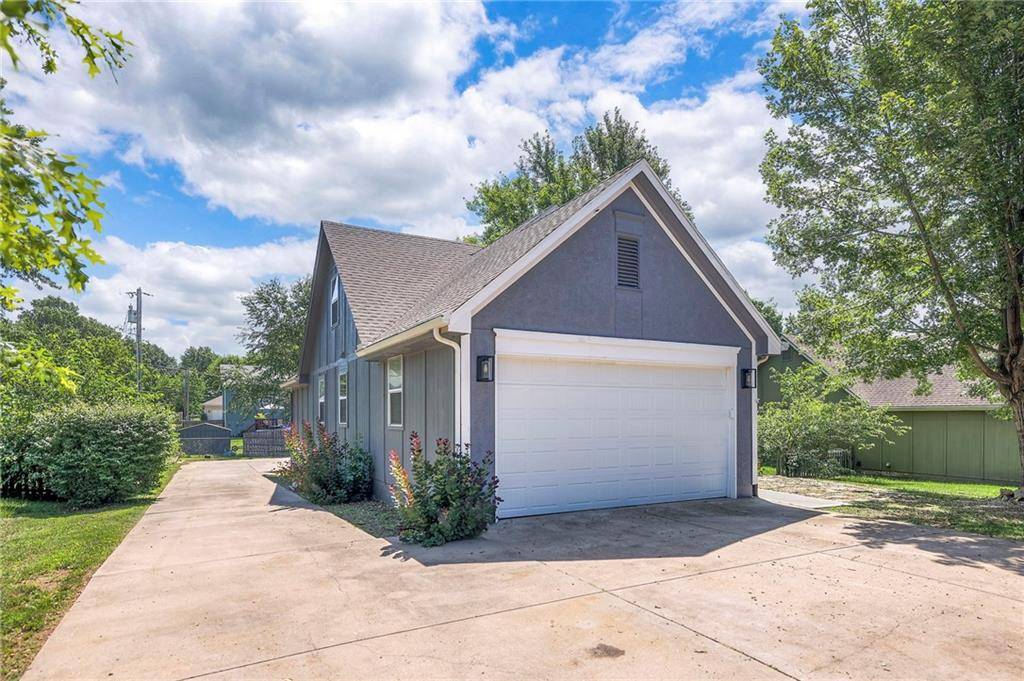 Greenwood, MO 64034,405 17th AVE #S