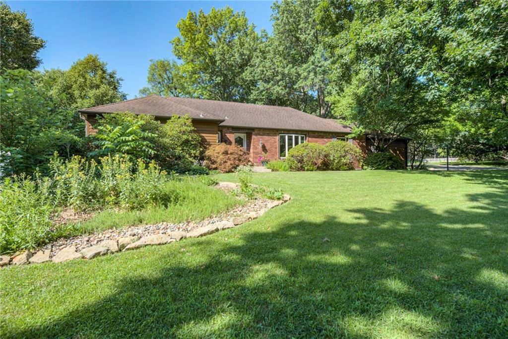 Prairie Village, KS 66208,8224 Linden DR