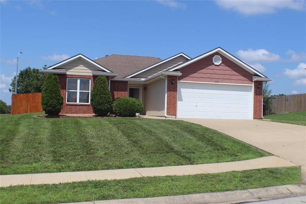 Warrensburg, MO 64093,1215 Foxridge DR