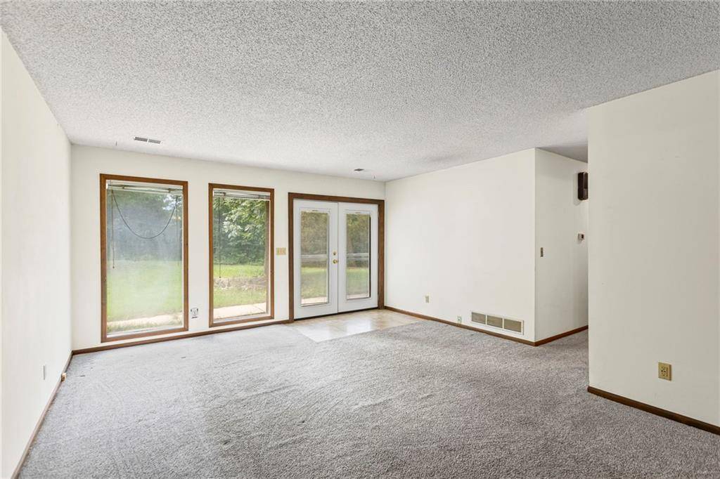 De Soto, KS 66018,28543 W 85th TER