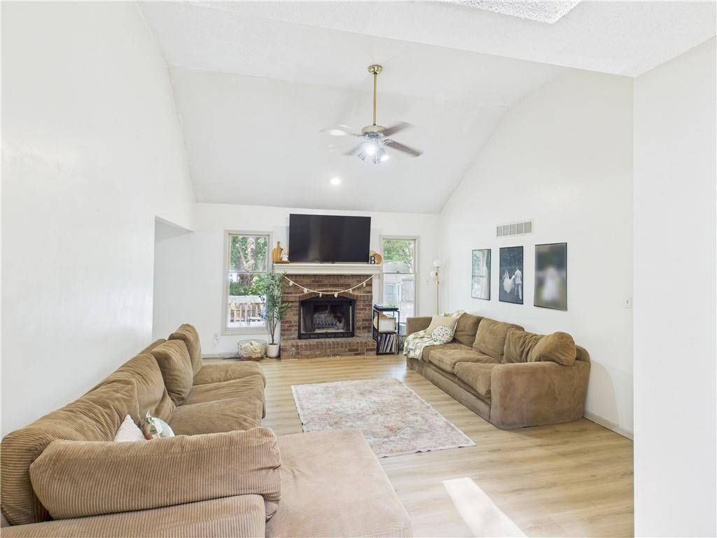 Blue Springs, MO 64014,2105 NW 5th ST