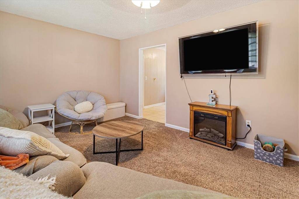 Warrensburg, MO 64093,810 Vest DR