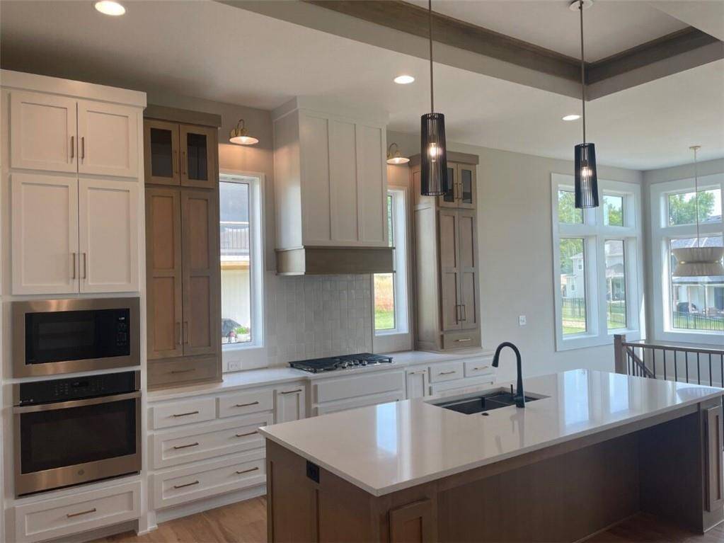 Lenexa, KS 66227,9845 Shady Bend RD