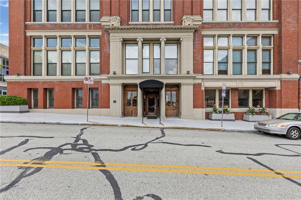 Kansas City, MO 64105,612 Central ST #403