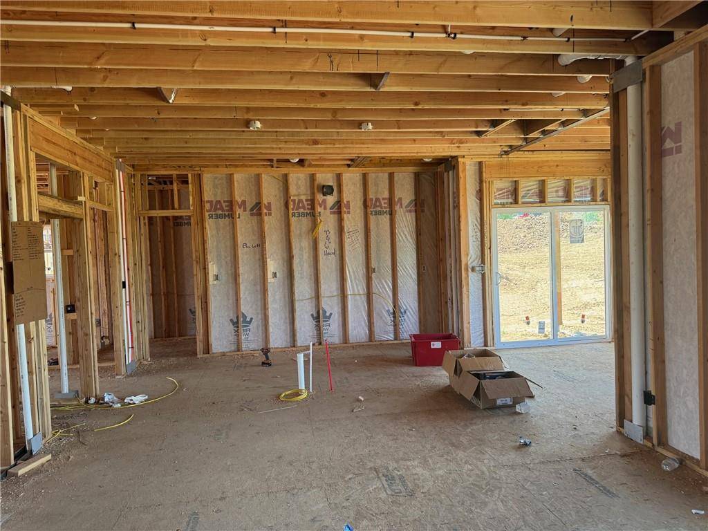 Liberty, MO 64068,1916 Longview DR