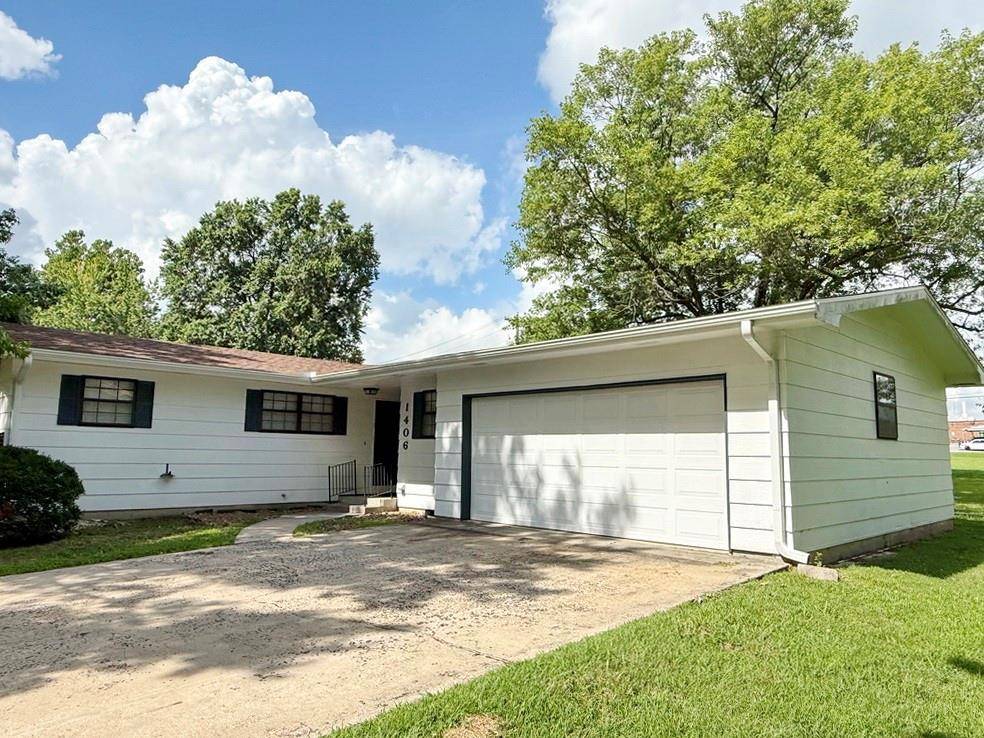 El Dorado Springs, MO 64744,1406 S Summer ST