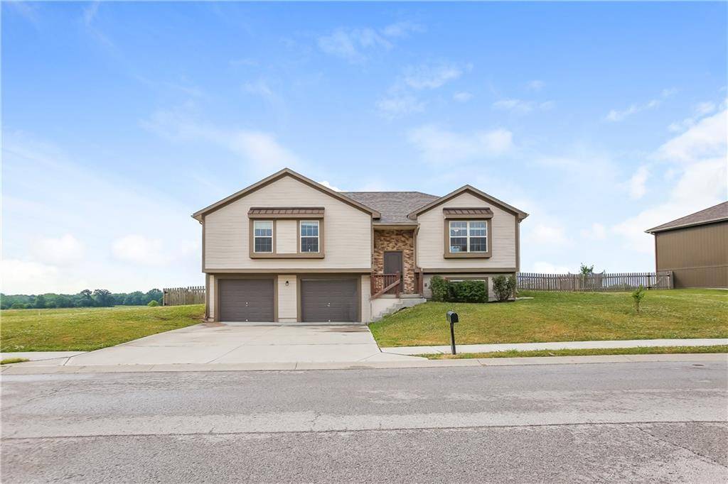 Pleasant Hill, MO 64080,104 Golfview DR
