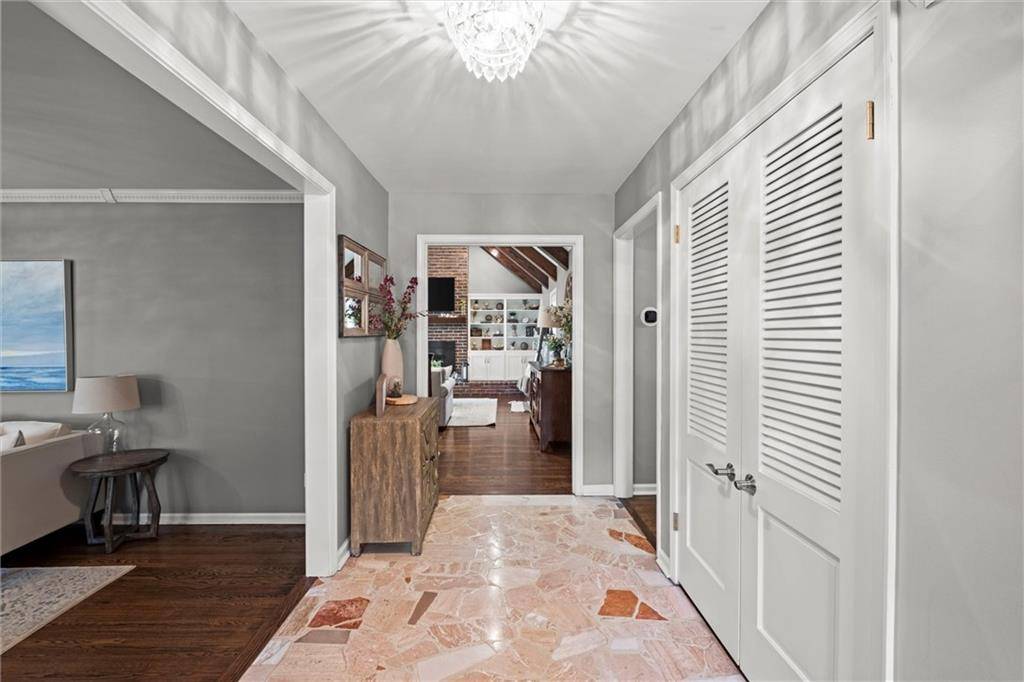 Prairie Village, KS 66207,4404 W 93rd ST