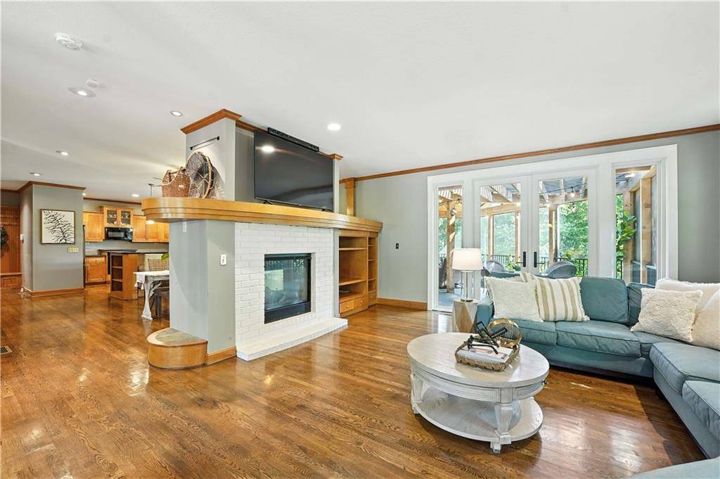 Lee's Summit, MO 64081,2404 SW Winterview CT
