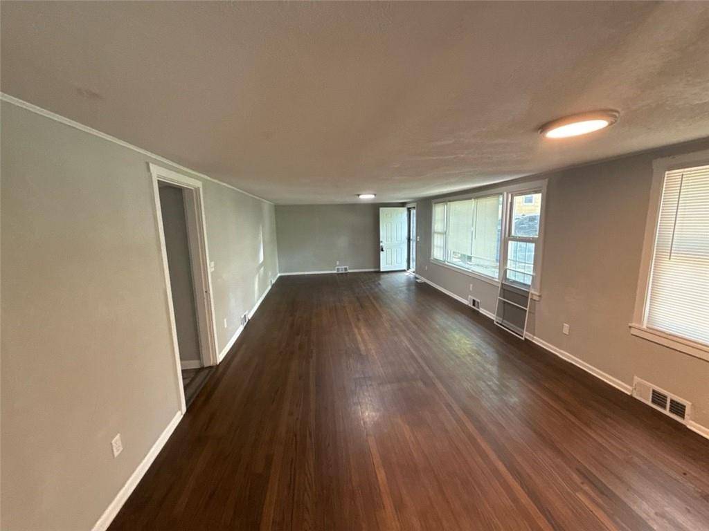 Independence, MO 64050,913 S Hocker AVE