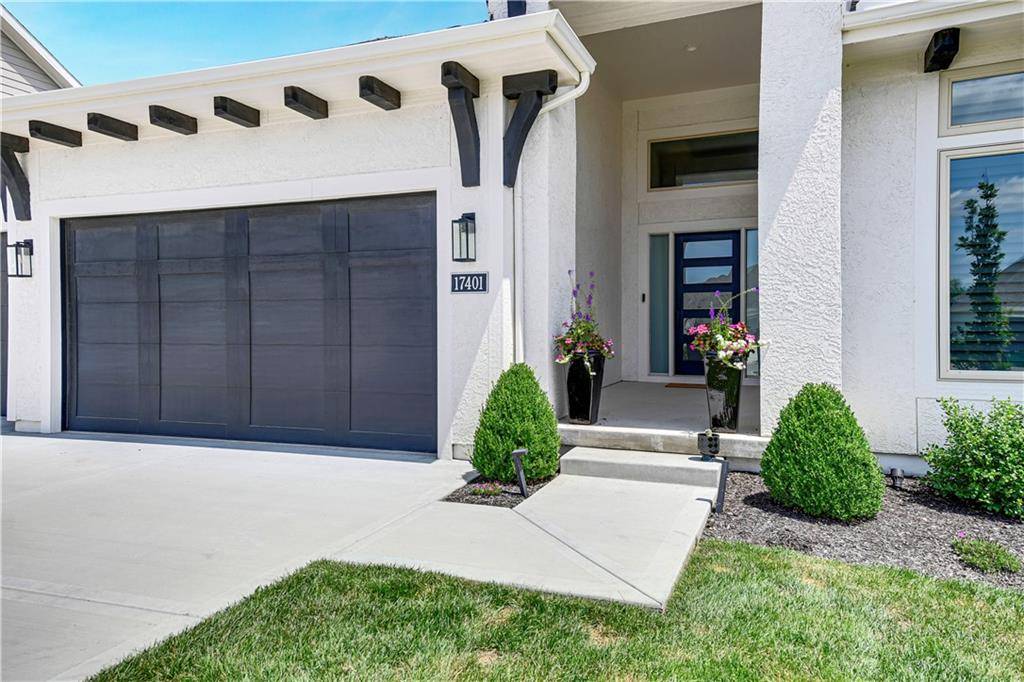Overland Park, KS 66221,17401 Oakshire ST