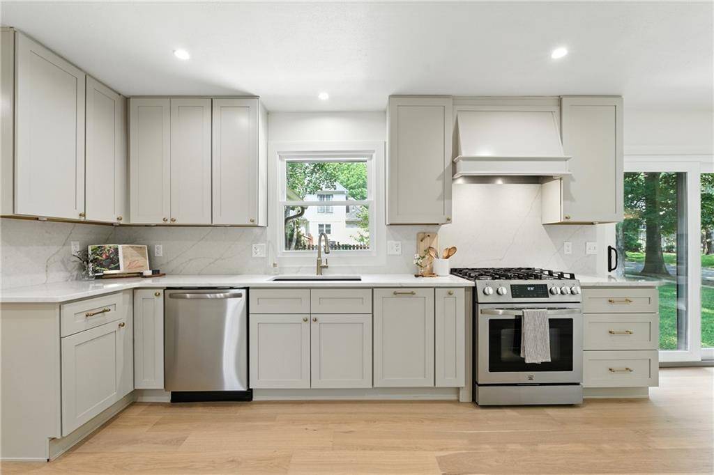 Overland Park, KS 66212,8200 W 101st ST