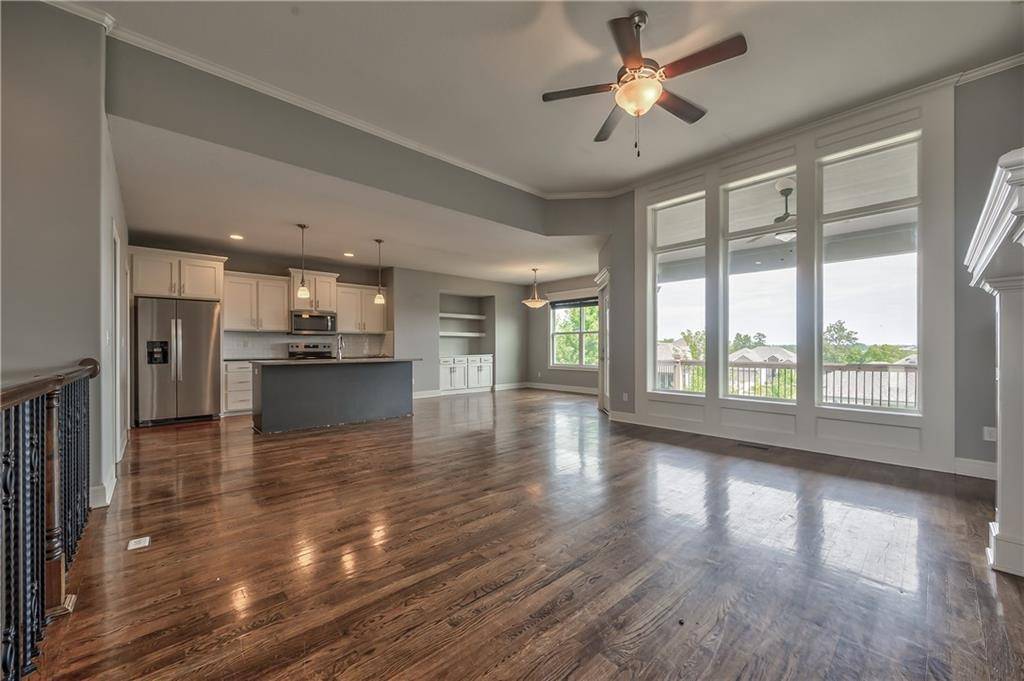 Blue Springs, MO 64014,913 SE Forest Ridge CT