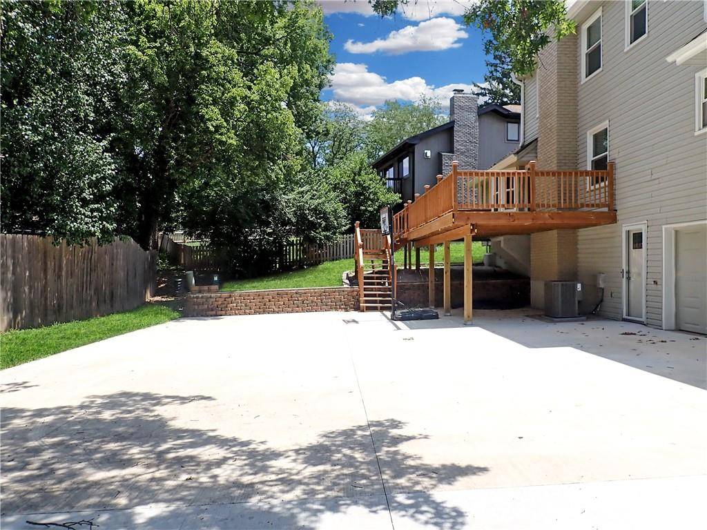 Kansas City, MO 64116,404 NW Briarcliff RD