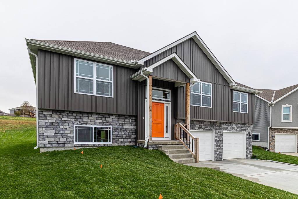 St Joseph, MO 64505,19235 Cherokee CT