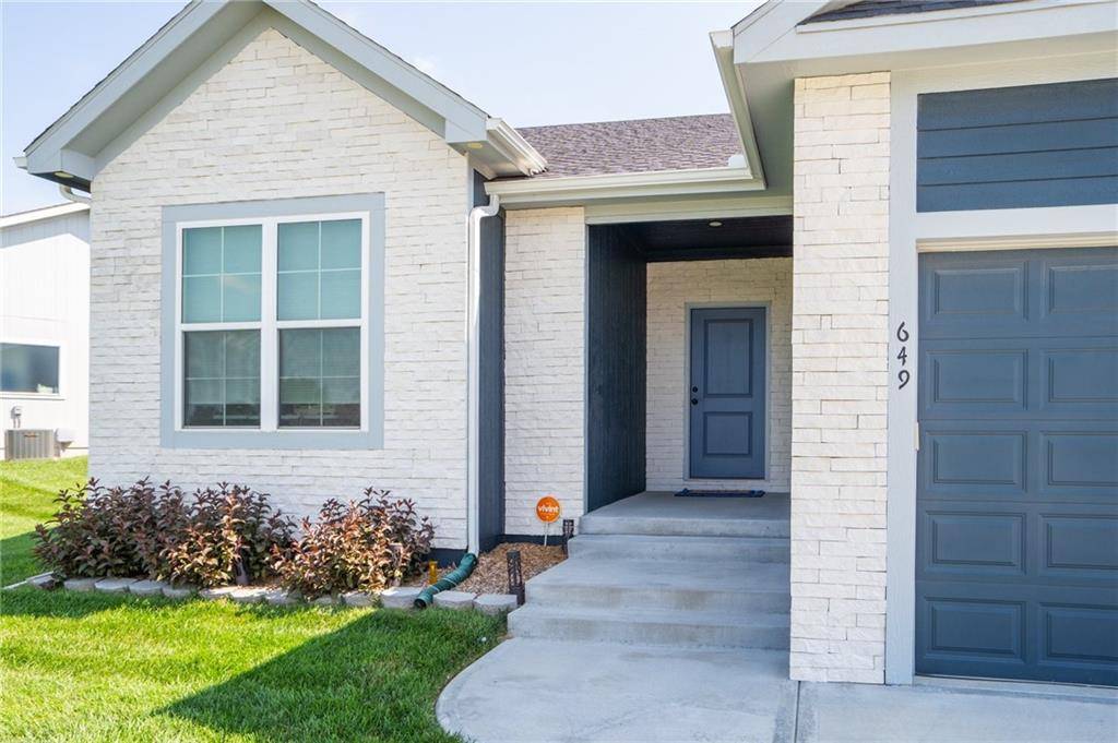 Tonganoxie, KS 66086,649 N Oakwood LN