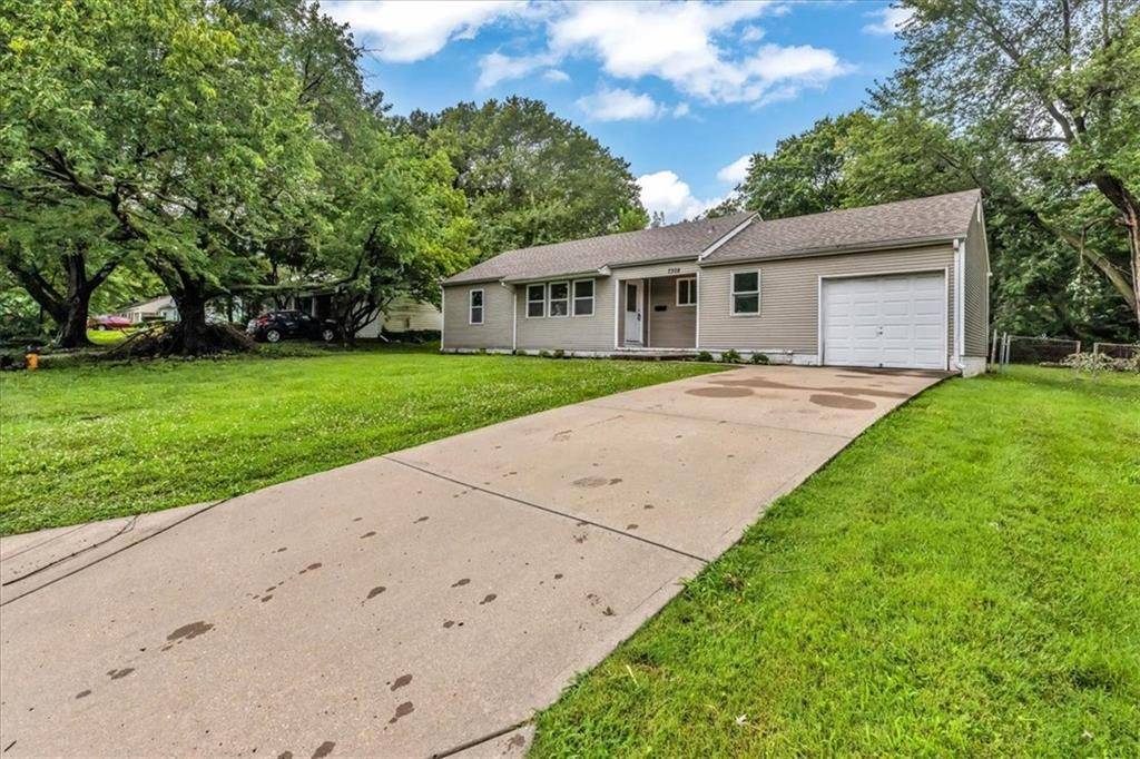 Overland Park, KS 66204,7308 Metcalf AVE