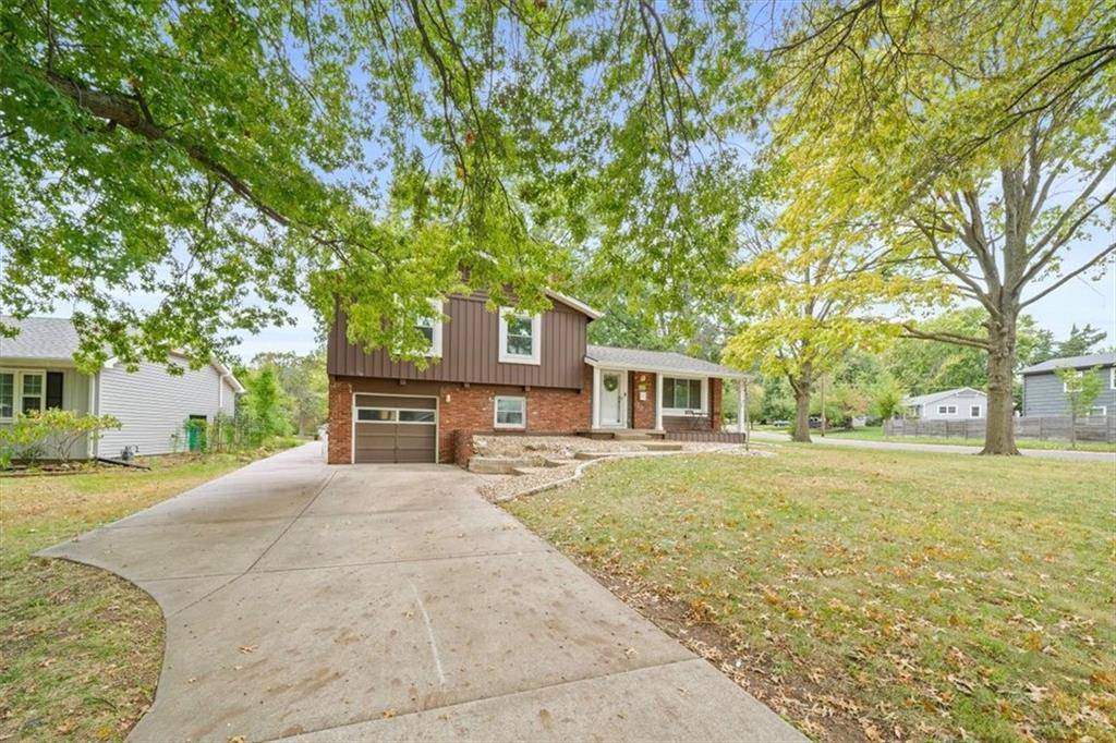 Overland Park, KS 66212,9020 Grandview DR