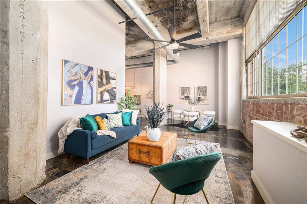 Kansas City, MO 64105,321 W 7th ST #206