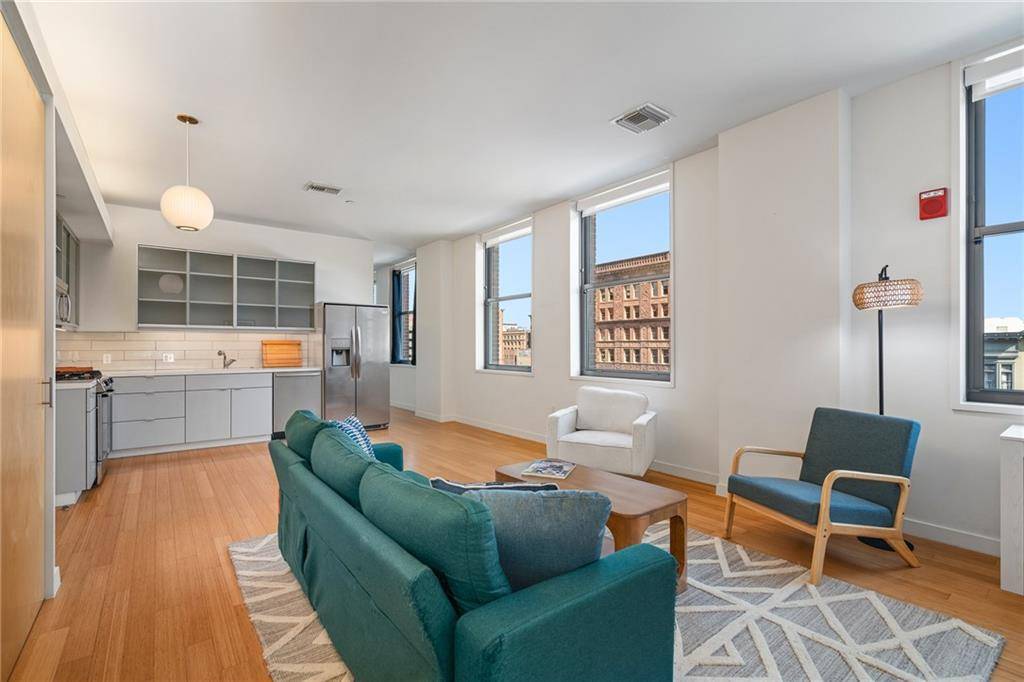 Kansas City, MO 64105,912 Baltimore AVE #502