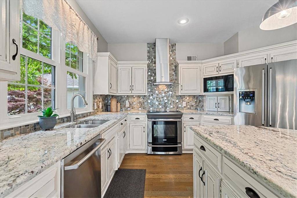 Leawood, KS 66209,2213 W 122 ST