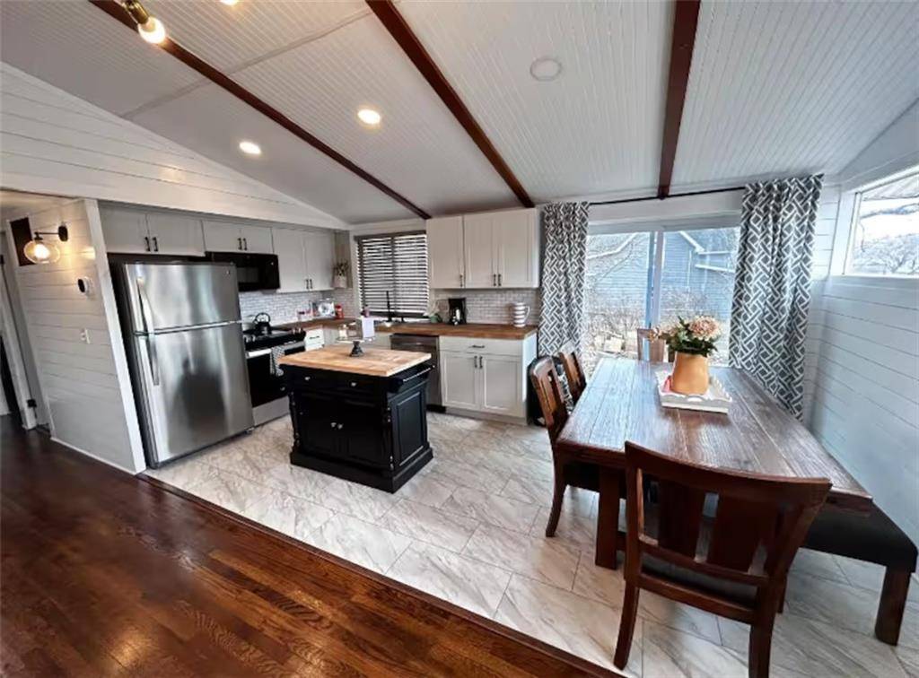 Hamilton, MO 64644,203 W 8th ST