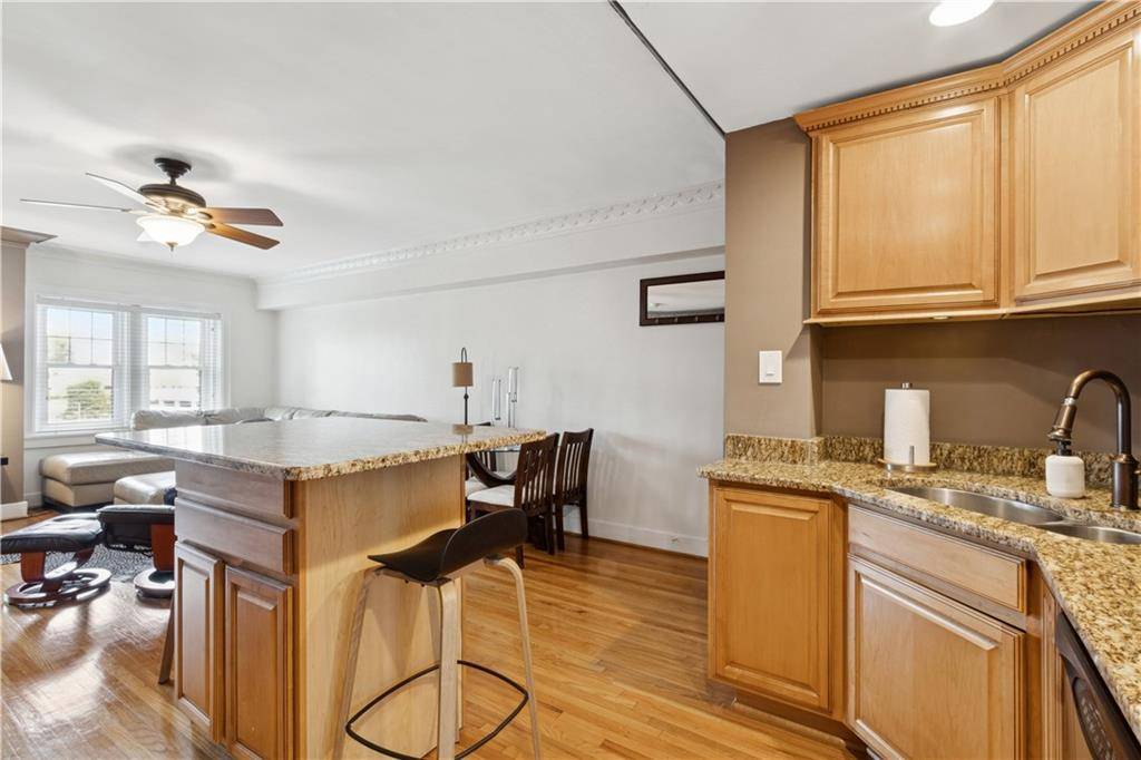 Kansas City, MO 64112,807 W 48th ST #701