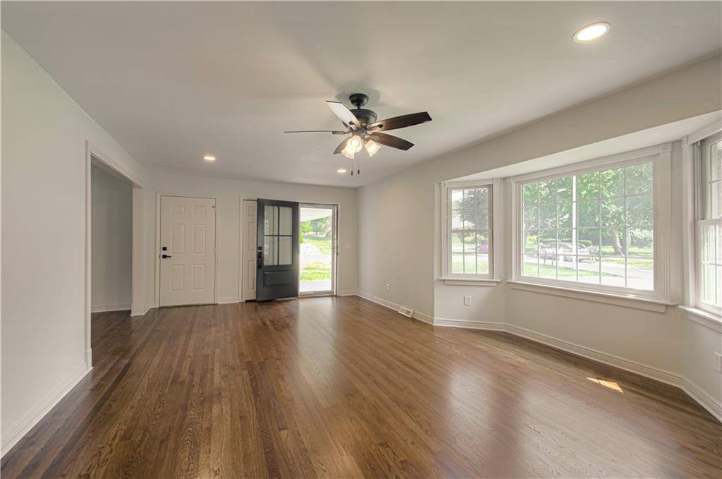 Kansas City, MO 64145,1011 Tam Oshanter DR