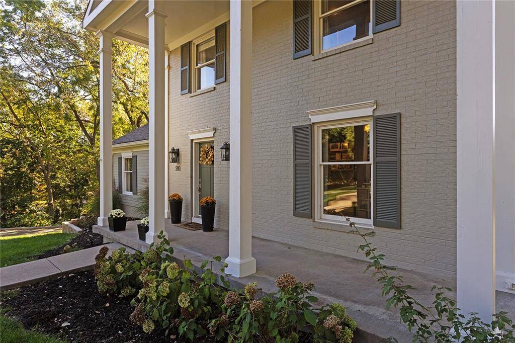 Liberty, MO 64068,900 Wildbriar DR