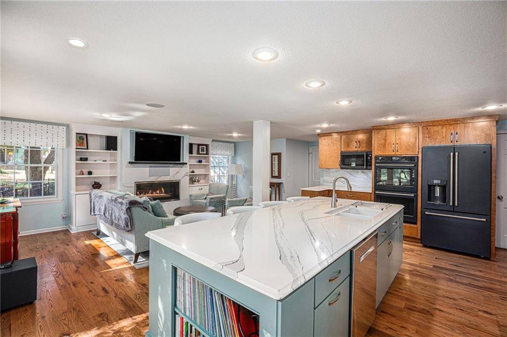 Prairie Village, KS 66208,7475 Village DR