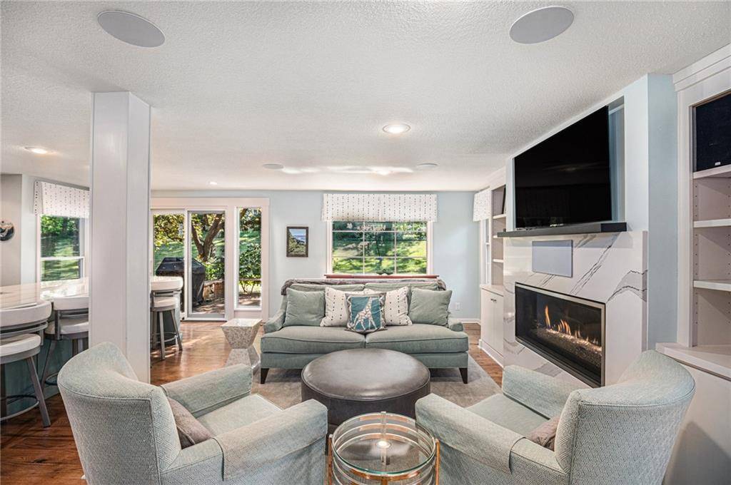 Prairie Village, KS 66208,7475 Village DR