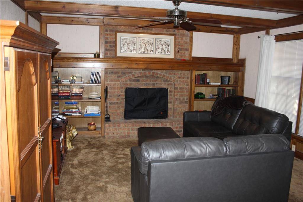 Olathe, KS 66061,439 Persimmon DR