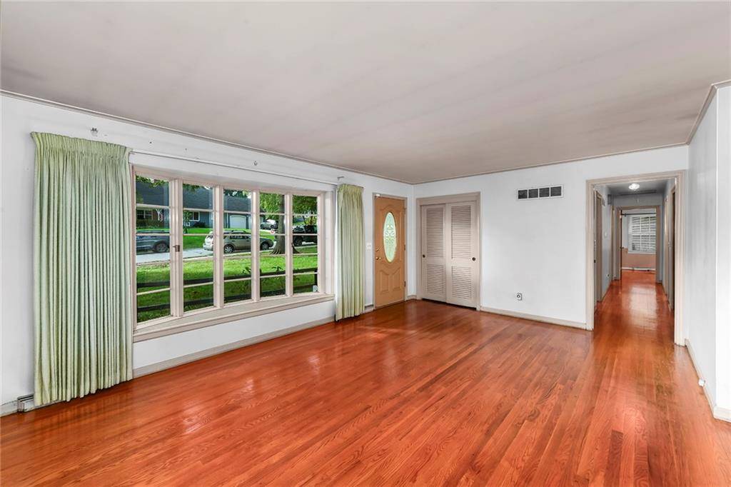 Mission, KS 66202,8716 W 66th TER