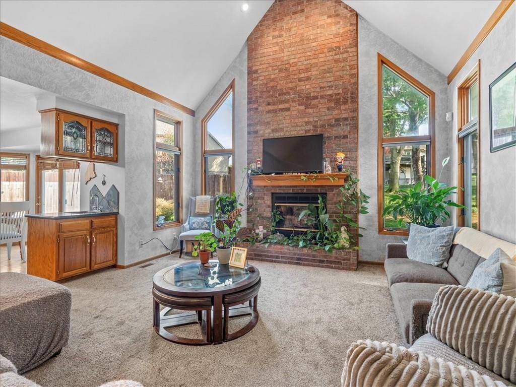 St Joseph, MO 64506,403 N Leonard RD