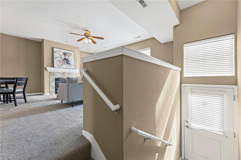 Lawrence, KS 66049,5245 Overland DR #B26