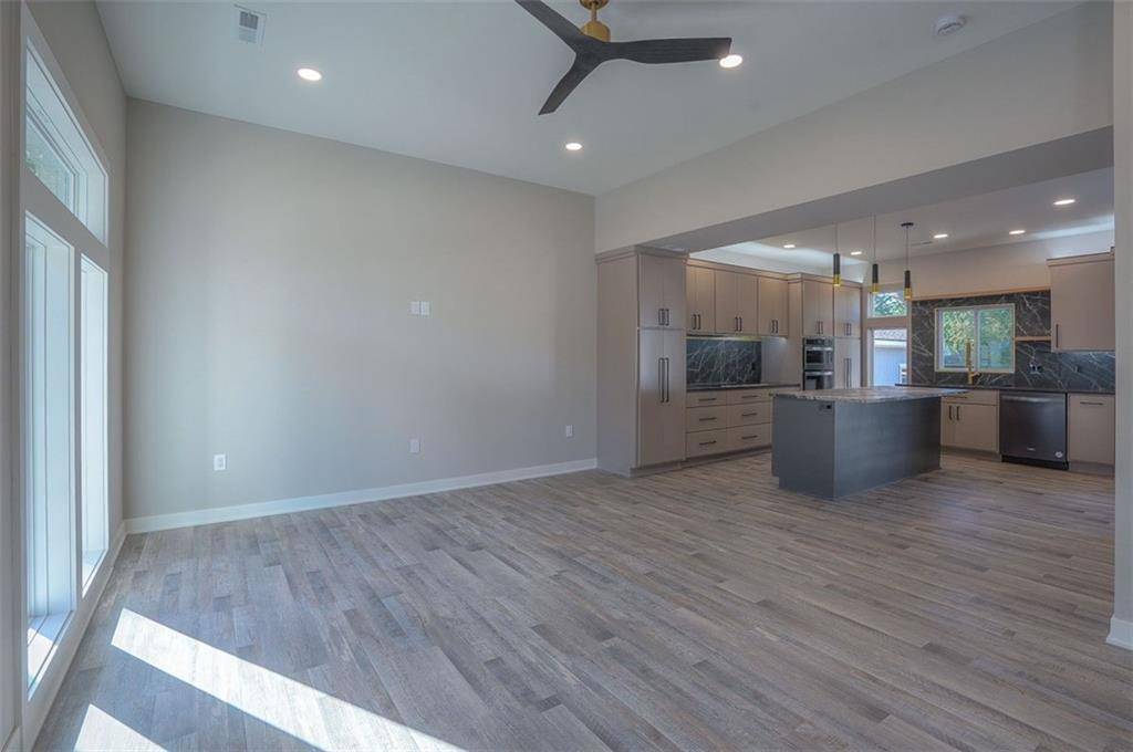 Spring Hill, KS 66083,308 E Nichols ST