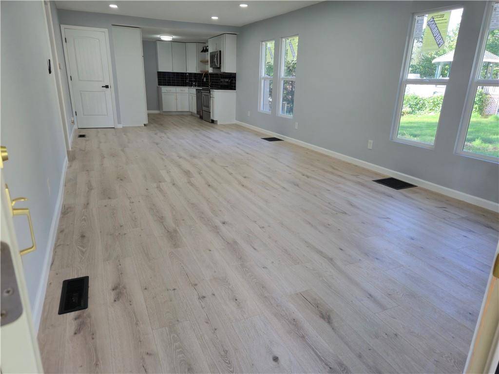 Independence, MO 64050,815 W White Oak St. ST #W