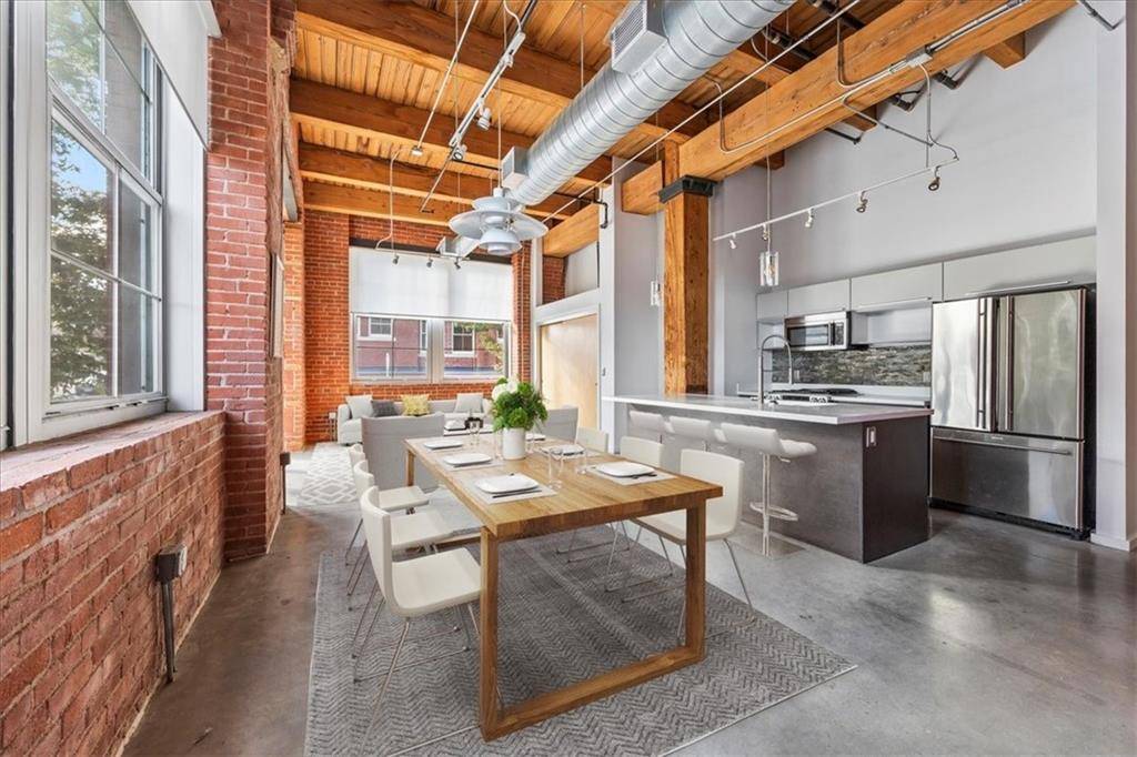 Kansas City, MO 64105,136 Main ST #204