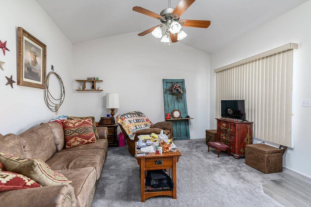 Tonganoxie, KS 66086,1870 Fall Creek DR