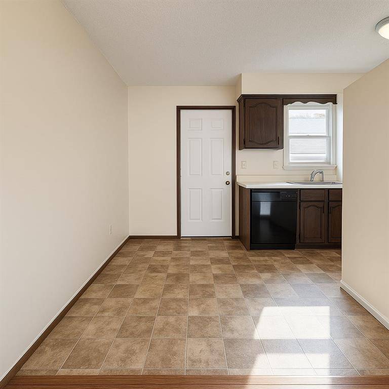 Kansas City, KS 66106,5607 Crest DR