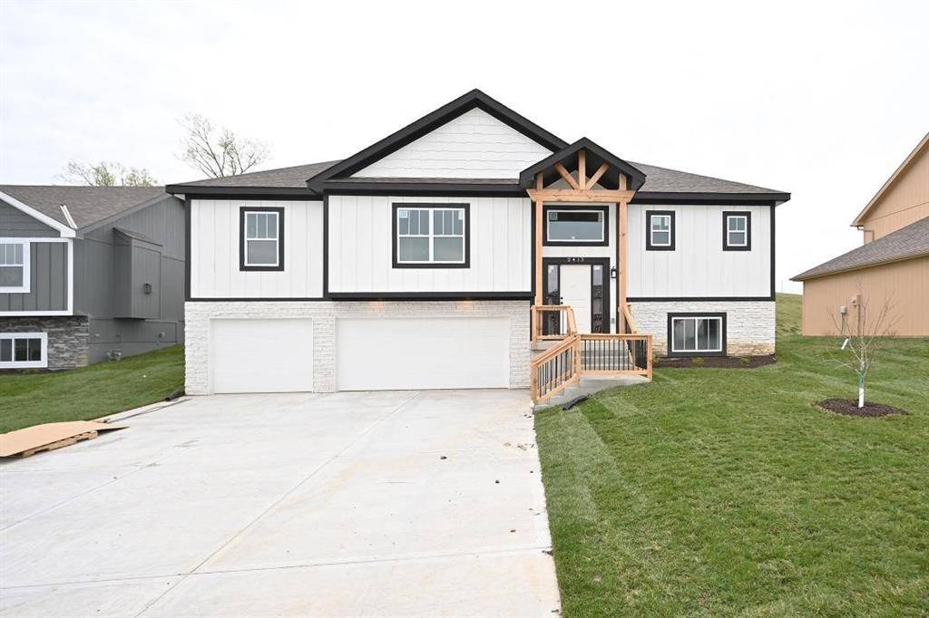 Dearborn, MO 64439,105 Johnson CIR