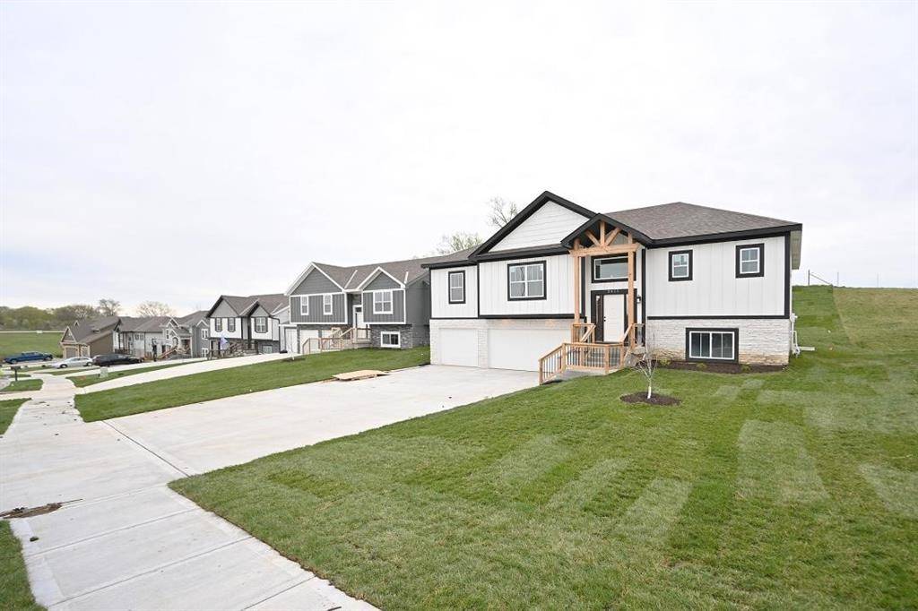 Dearborn, MO 64439,105 Johnson CIR