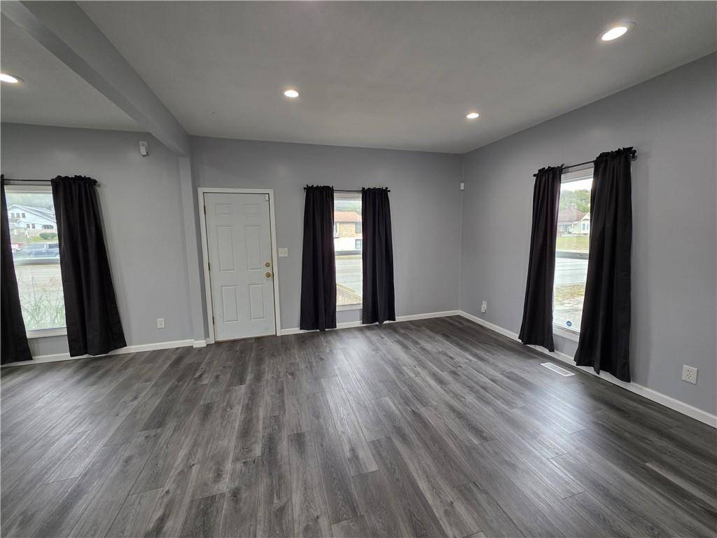 Independence, MO 64055,307 E 23rd ST