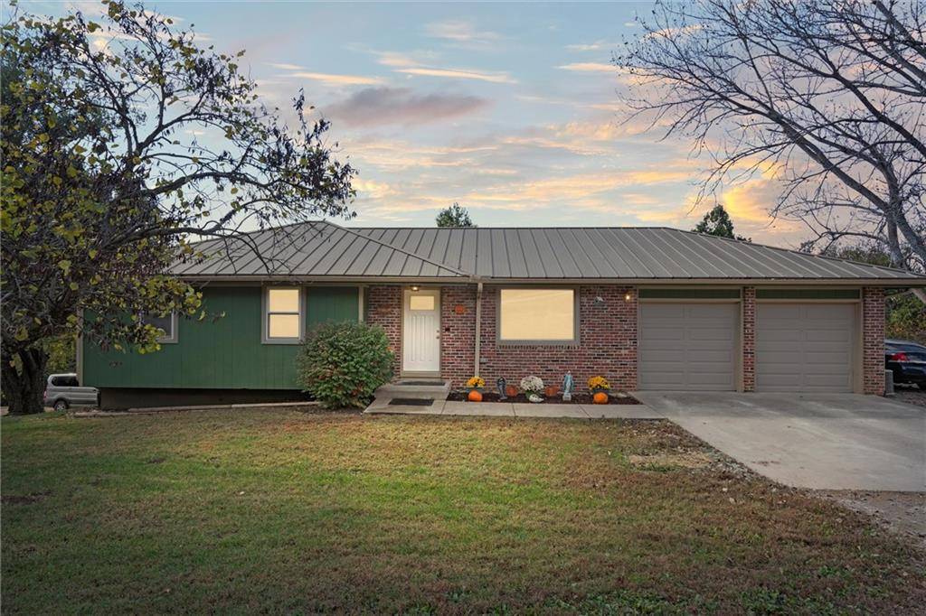 Paola, KS 66071,31580 Lookout RD