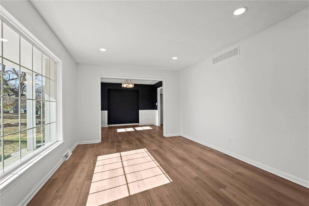 Liberty, MO 64068,1014 N Forest LN